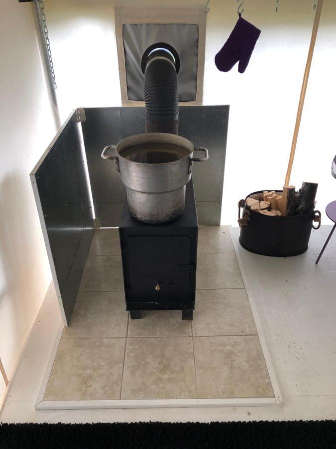 Vines And Puppies Glamping Hideaway Jade City Exterior foto
