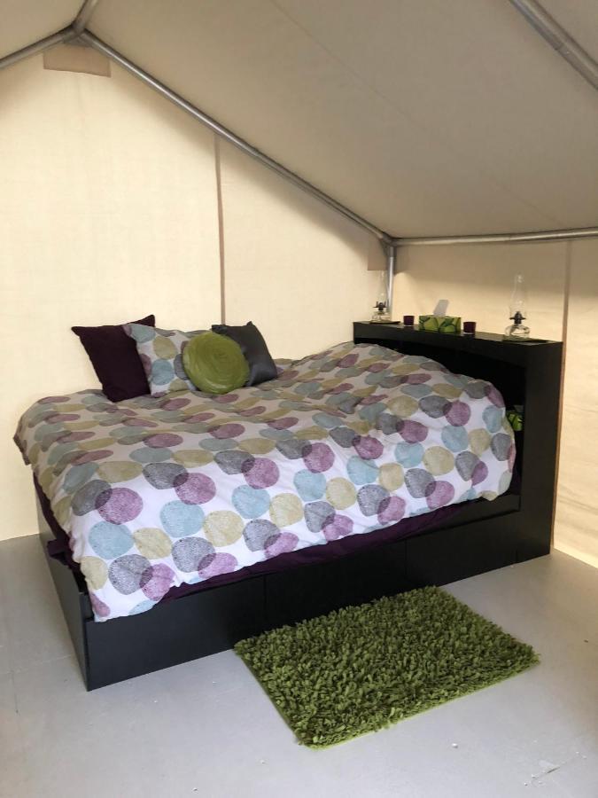 Vines And Puppies Glamping Hideaway Jade City Exterior foto